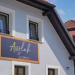 Lägenhet Auzlak Hisa, Apartments. Luče