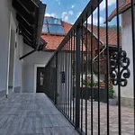Auzlak Hisa, Apartments. Lägenhet Luče