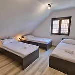 Lägenhet Auzlak Hisa, Apartments. Luče