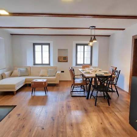 Appartement Auzlak Hisa, Apartments. Luče