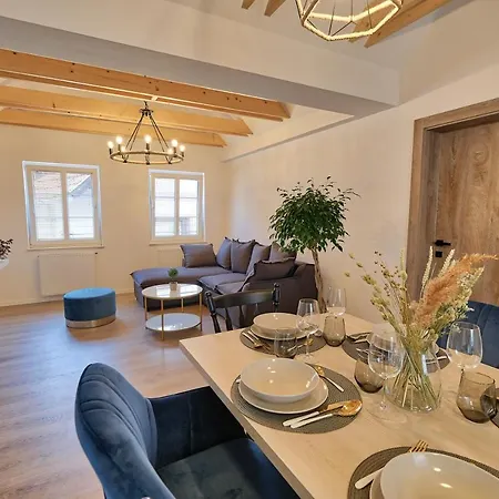 Appartement Auzlak Hisa, Apartments. *