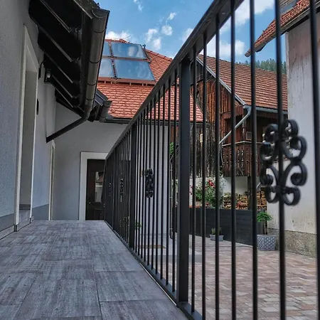 Auzlak Hisa, Apartments. Appartement Luče