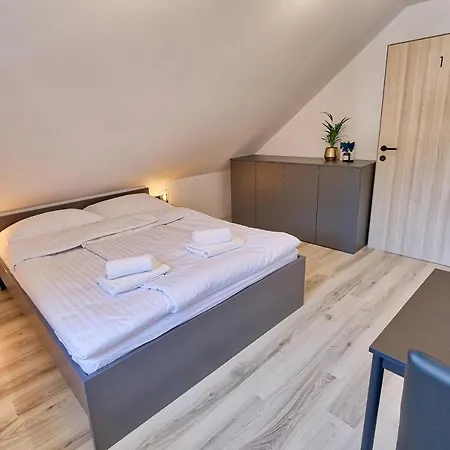 Auzlak Hisa, Apartments.