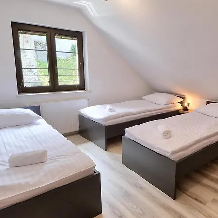 Auzlak Hisa, Apartments.