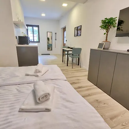 Auzlak Hisa, Apartments. *