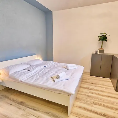 Apartman Auzlak Hisa, Apartments. *