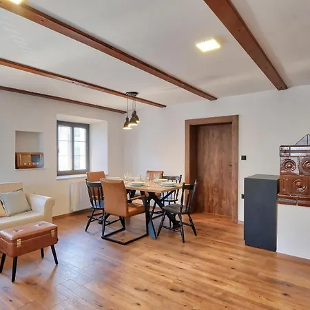 Auzlak Hisa, Apartments. *