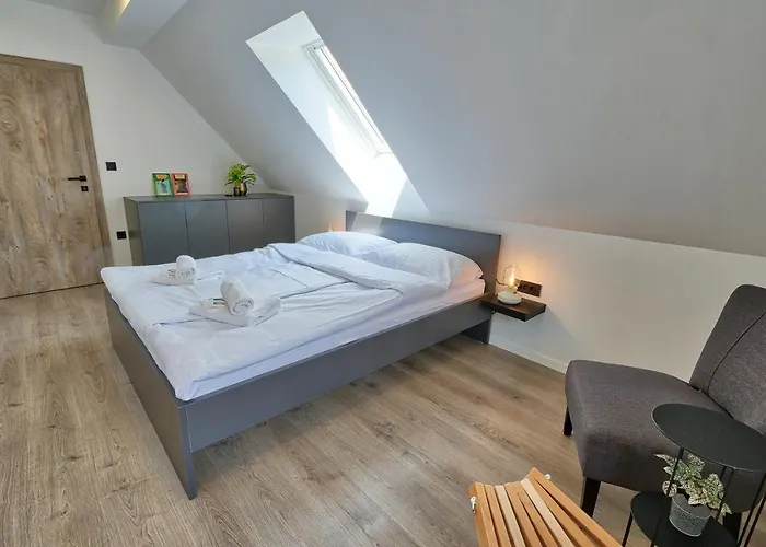 Auzlak Hisa, Apartments. Apartman