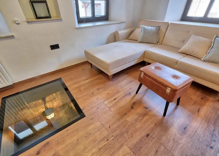 Auzlak Hisa, Apartments. *