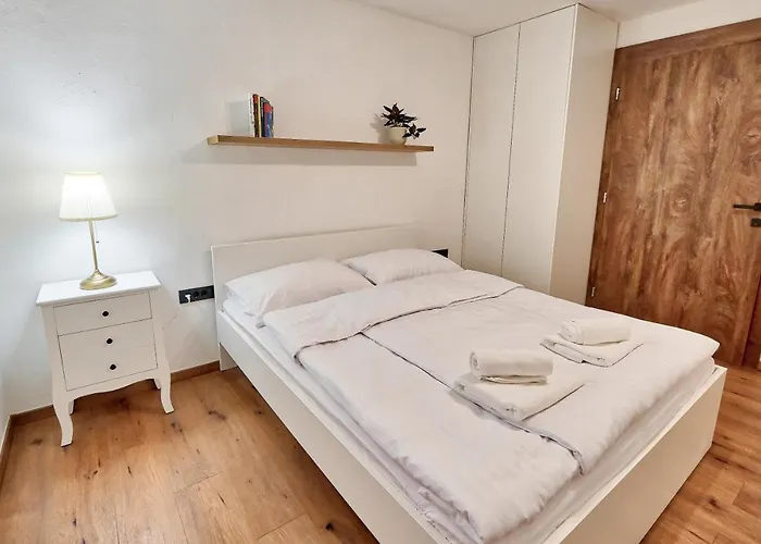 Auzlak Hisa, Apartments. Apartamento *