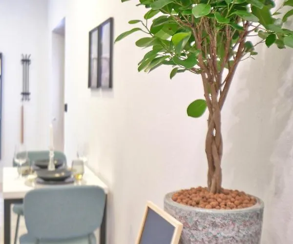 Auzlak Hisa, Apartments. *