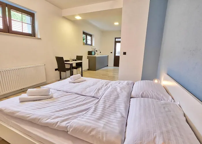 Auzlak Hisa, Apartments. Apartman Luče