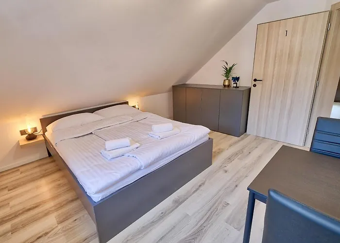 Auzlak Hisa, Apartments.