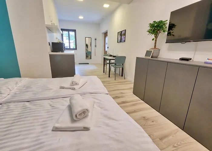 Auzlak Hisa, Apartments. *