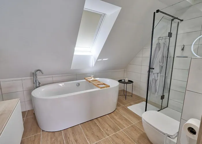 Auzlak Hisa, Apartments.