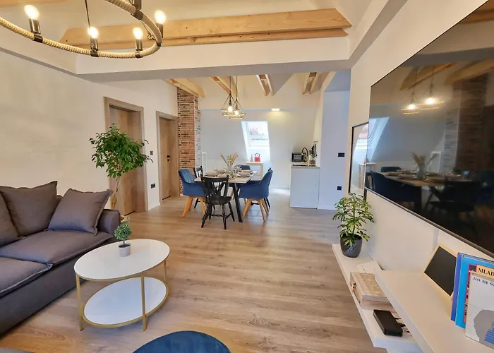 Auzlak Hisa, Apartments.